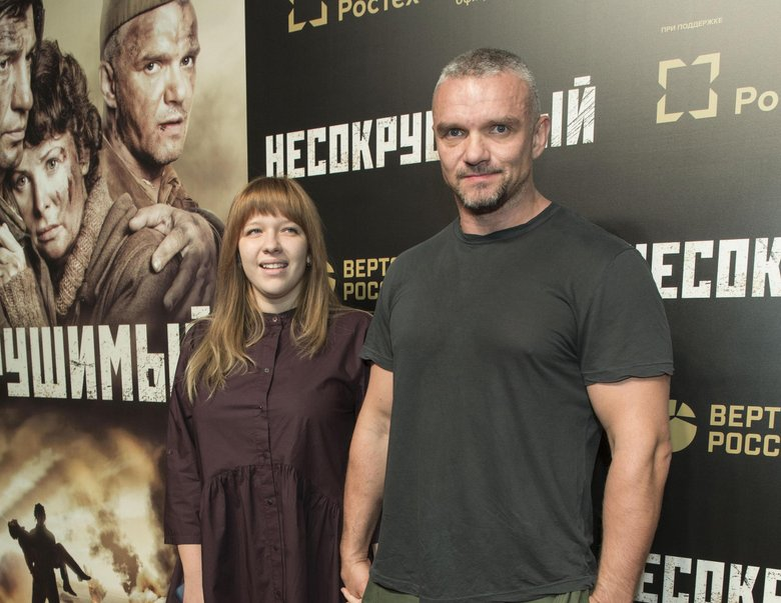 Владимир Епифанцев сейчас состоит в третьем браке. Его нынешней супругой является Юлия Семёнова, которая младше актёра на 24 года