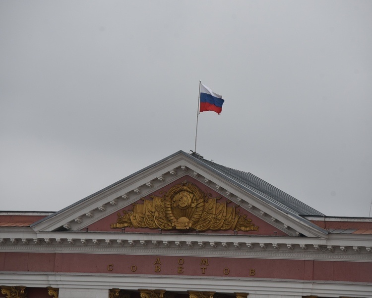     Хинштейн предложил всем членам регионального правительства войти в управляющие советы школ