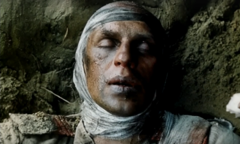 Боец Илютин, который художником был. По книге он часами занимался, но мы тут про фильм...