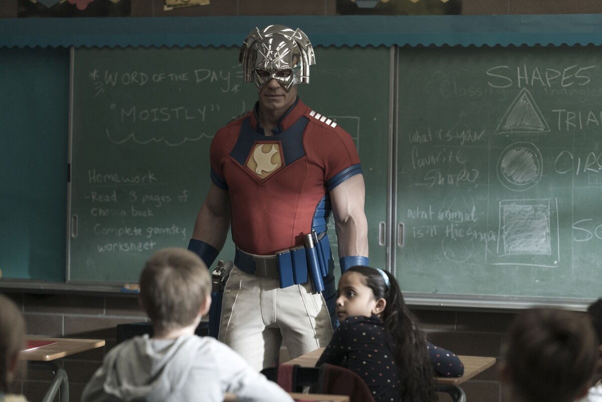 Джон Сина в роли Кристофера на кадре из сериала «Миротворец»