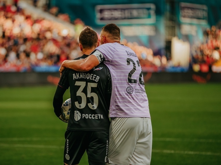     Игорь Акинфеев и Артем Дзюба. Фото: Дмитрий Бурдонов/ФК «Акрон»