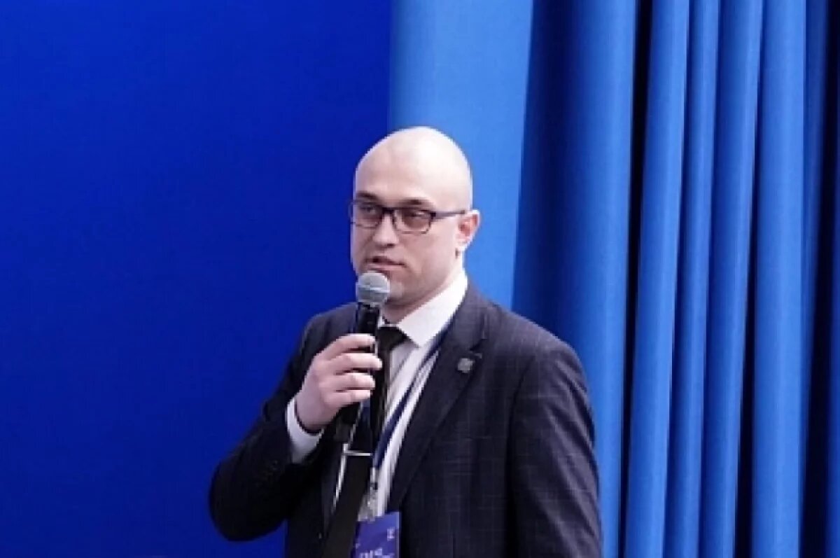    Чиновник заключил контракт с Минобороны РФ.