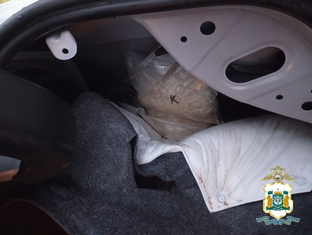    На автодороге «Югра» задержали водителя из Вологды с четырьмя килограммами мефедрона