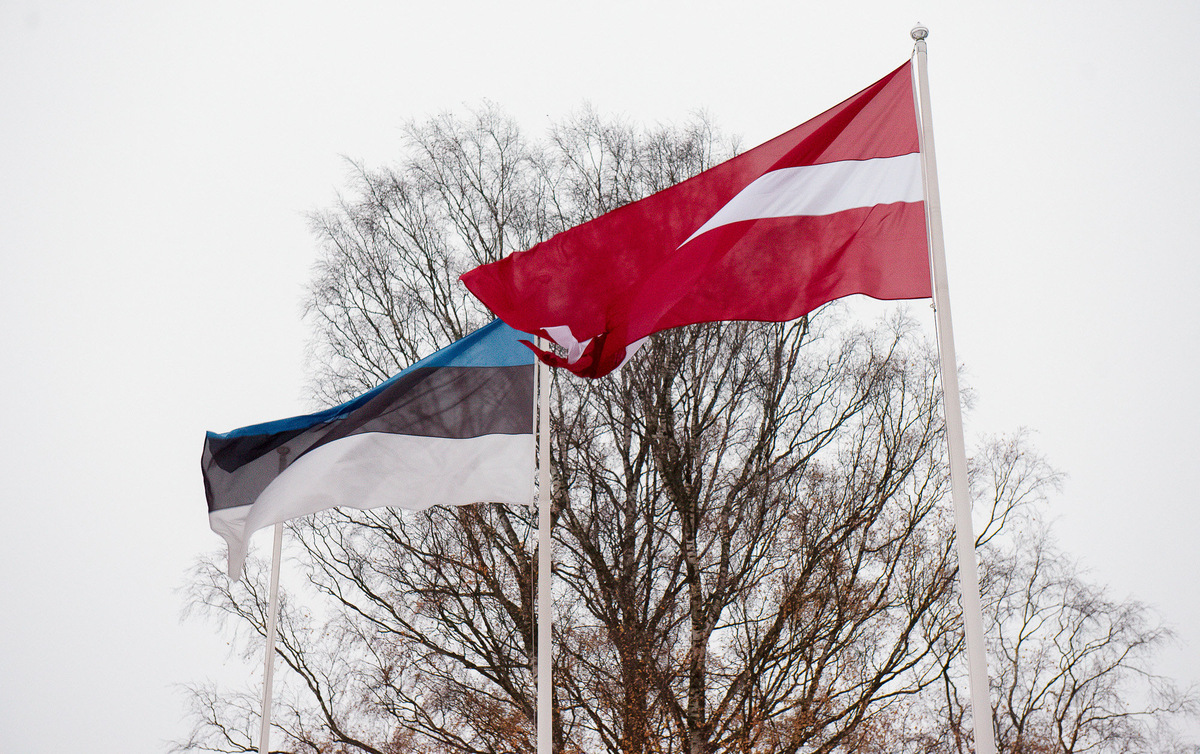 Флаги Эстонии и Латвии © Sputnik 