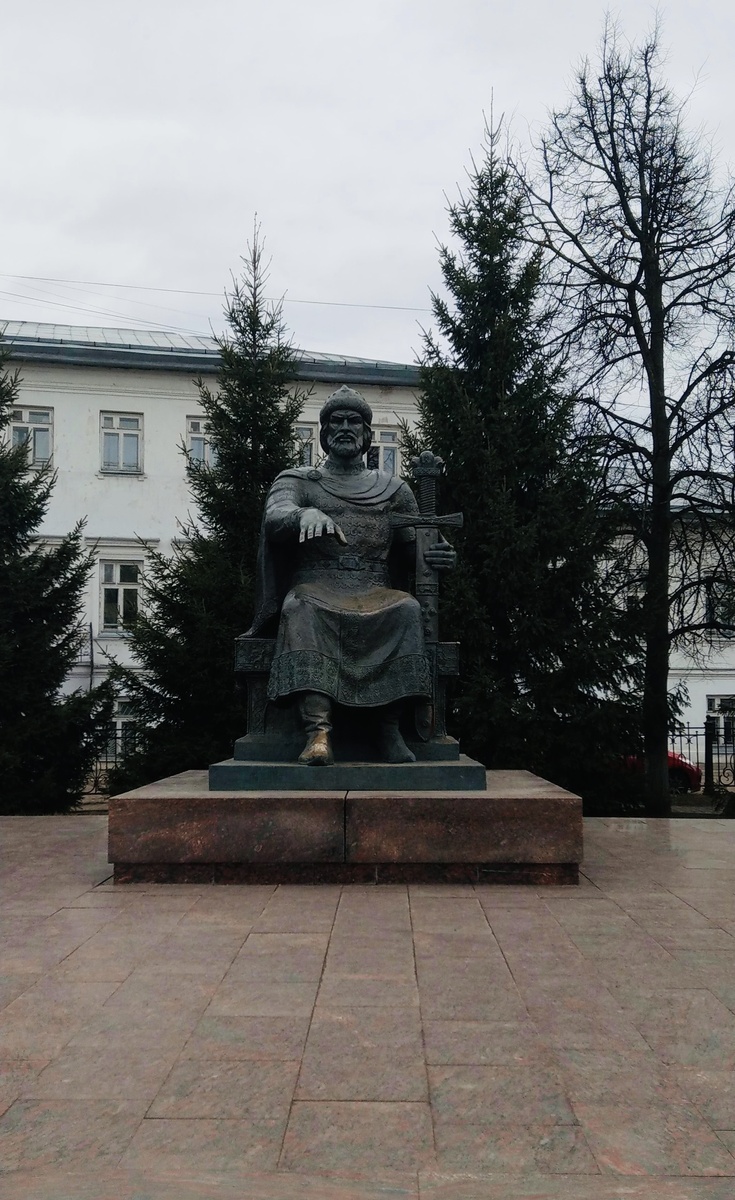 Памятник Юрию Долгорукому в Костроме. Фото: авторское