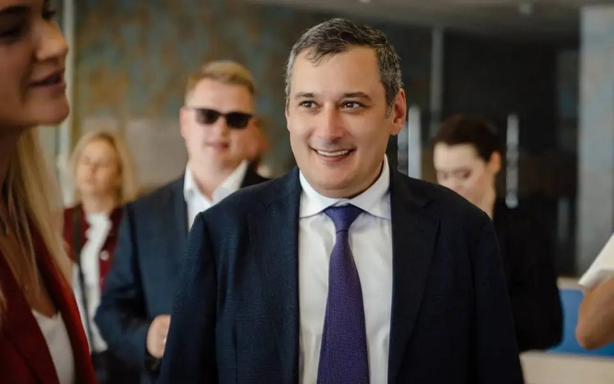    Курский избирком опубликовал сведения о доходах Хинштейна за 2024 год: на счетах десятки млн, в собственности участки и машины Фото из телеграм-канала Александра Хинштейна