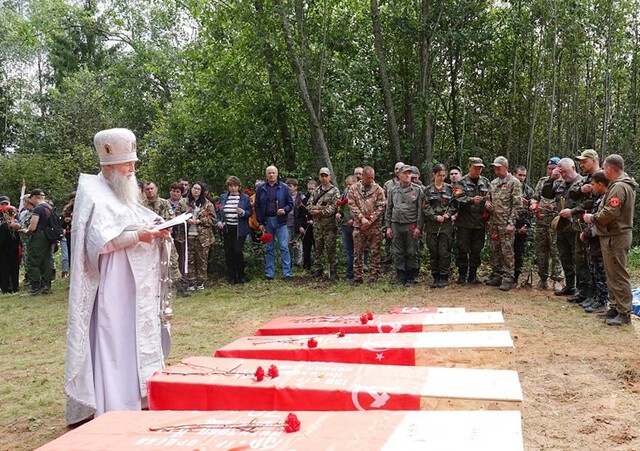 Тверские поисковики захоронили останки 36 защитников Отечества под Торжком