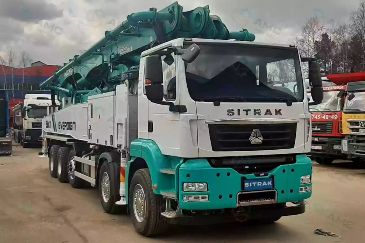 Автобетононасос на базе Sitrak