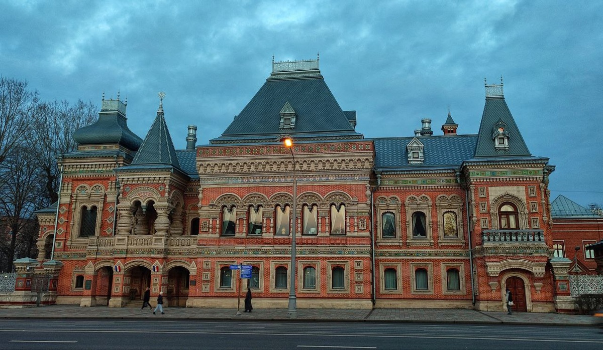 Французское посольство на Якиманке.