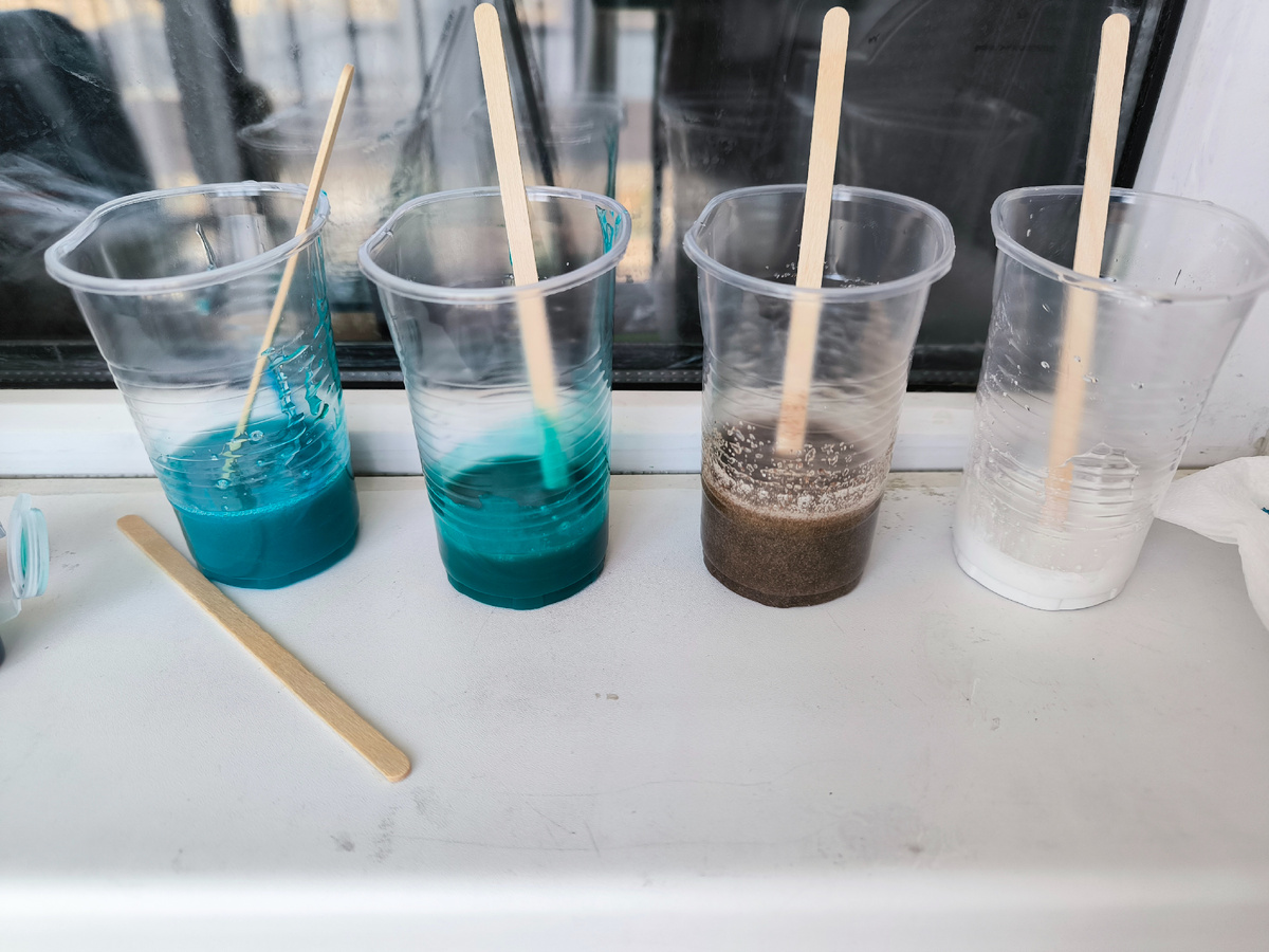 Процесс замешивания смол