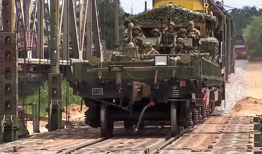 Бронепоезд "Волга" во время работы в рамках специальной военной операции - Фото: Пресс-служба Минобороны РФ/ТАСС