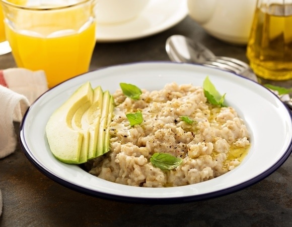 Ничего сладкого! Найдена добавка, которая удвоит пользу овсяной каши