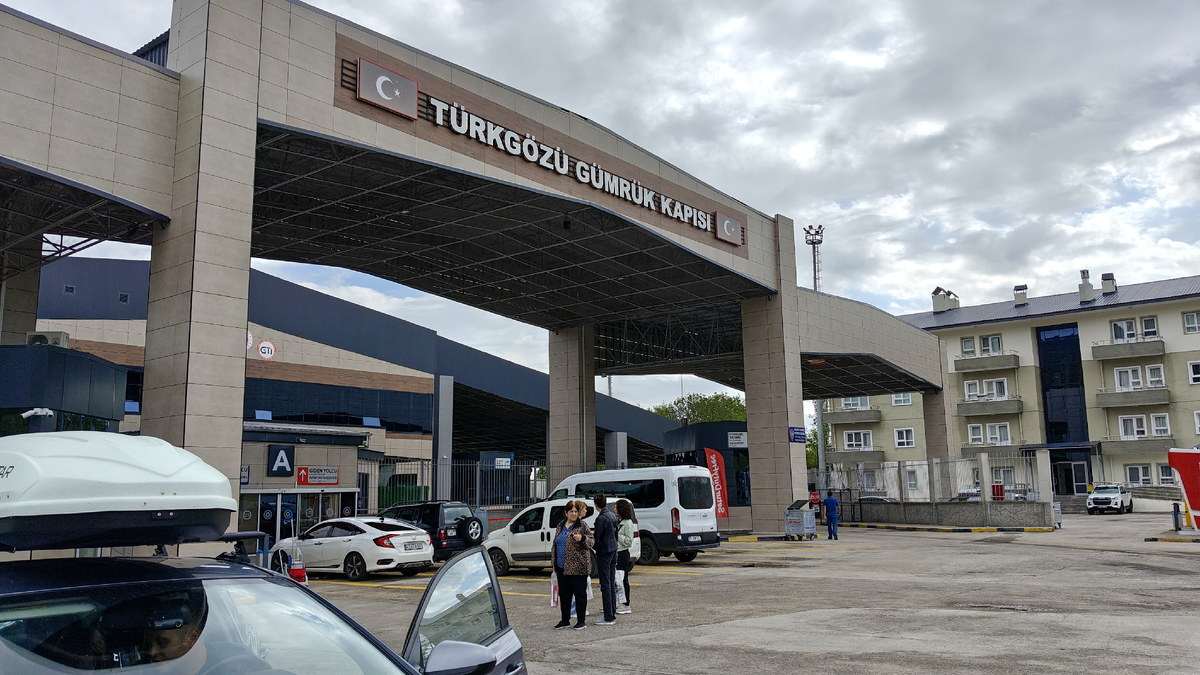 Турция. Возле таможенного КПП Грузия-Турция