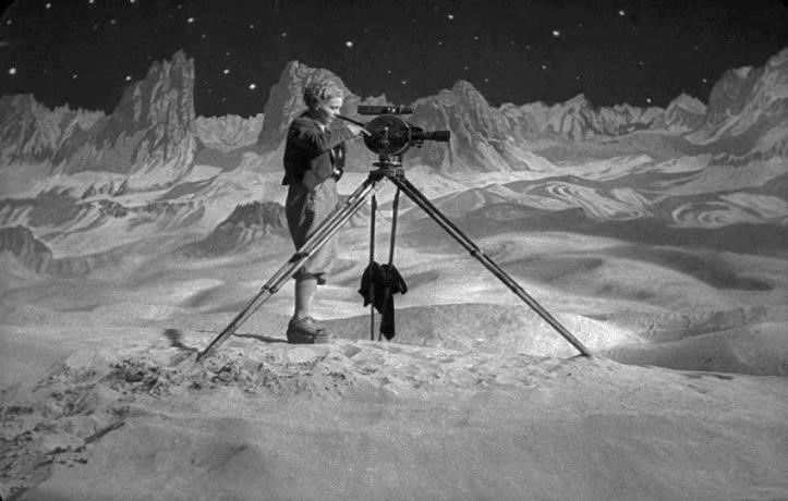 «Женщина на Луне»: лунный пейзаж