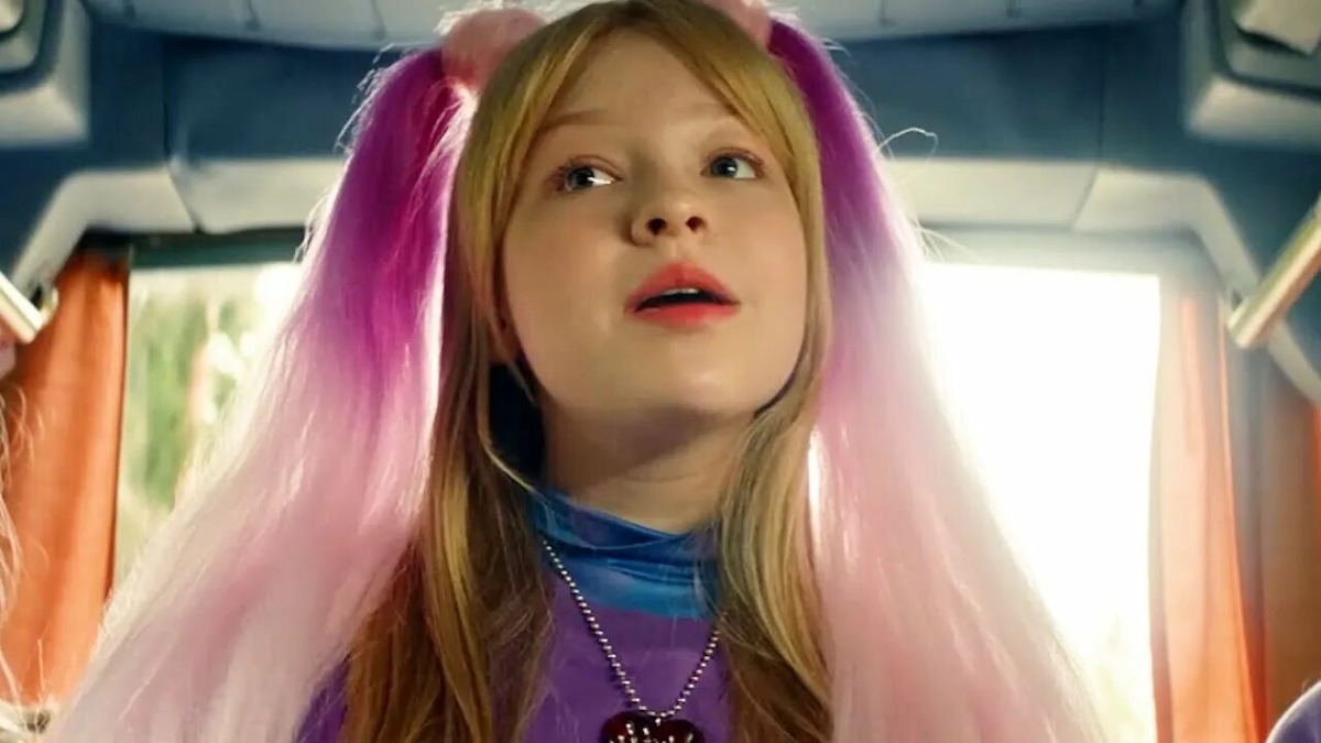 Главная мажорка с розовыми волосами. Фото с интернета. 