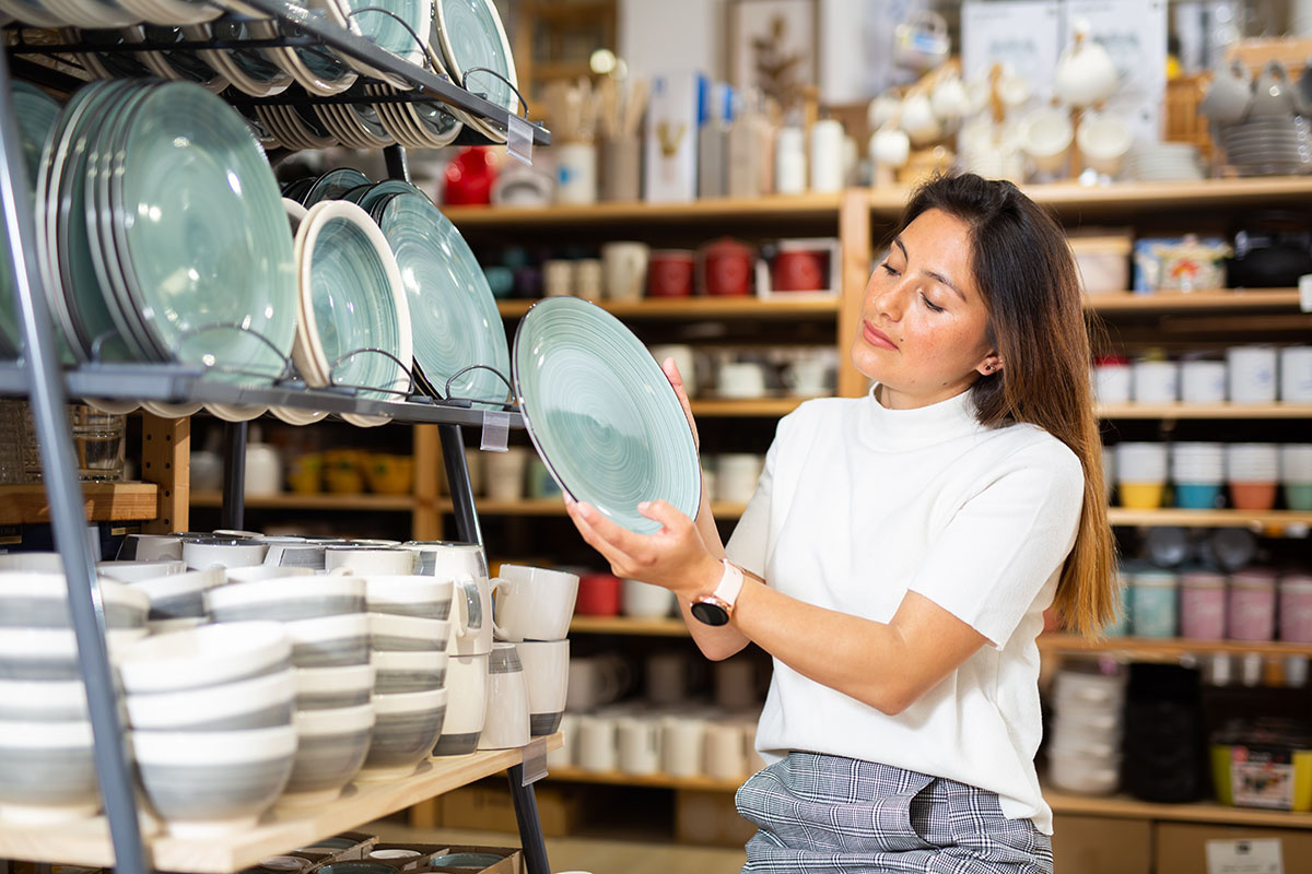 В красивой посуде и готовить, и подавать блюда приятнее. Источник: Shutterstock📷
