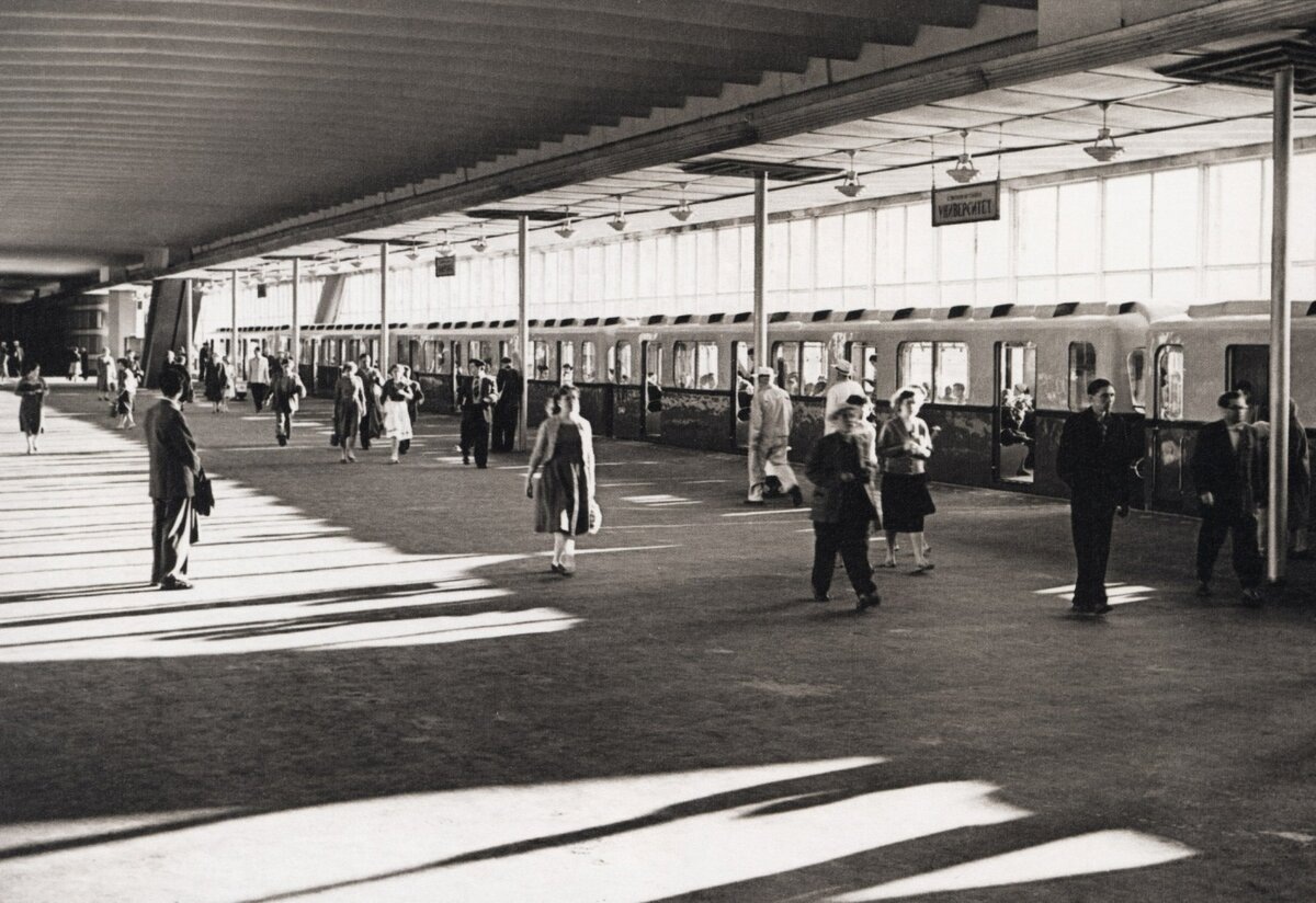 Длина в 282 метра и ширина почти 18 метров