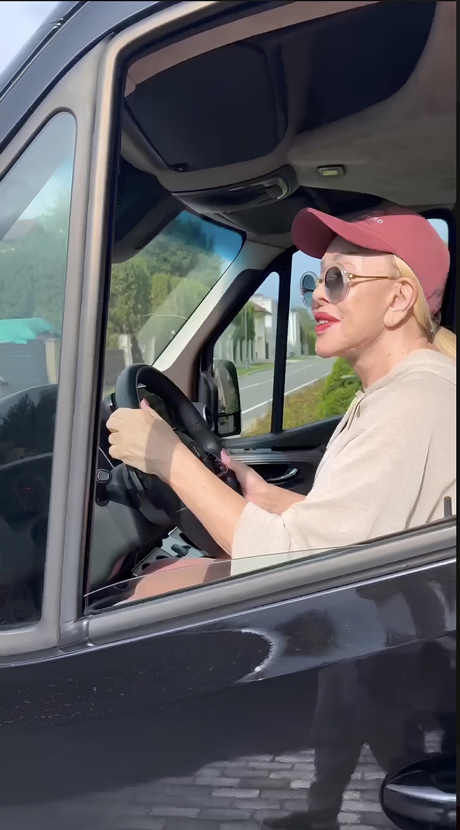    В жизни Успенской две главные страсти — сцена и дороги