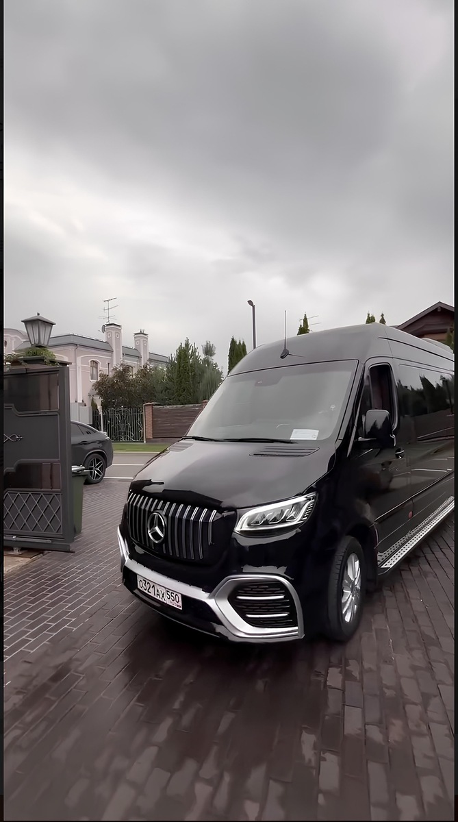    Певица отметила, что Mercedes – «машина-класс»