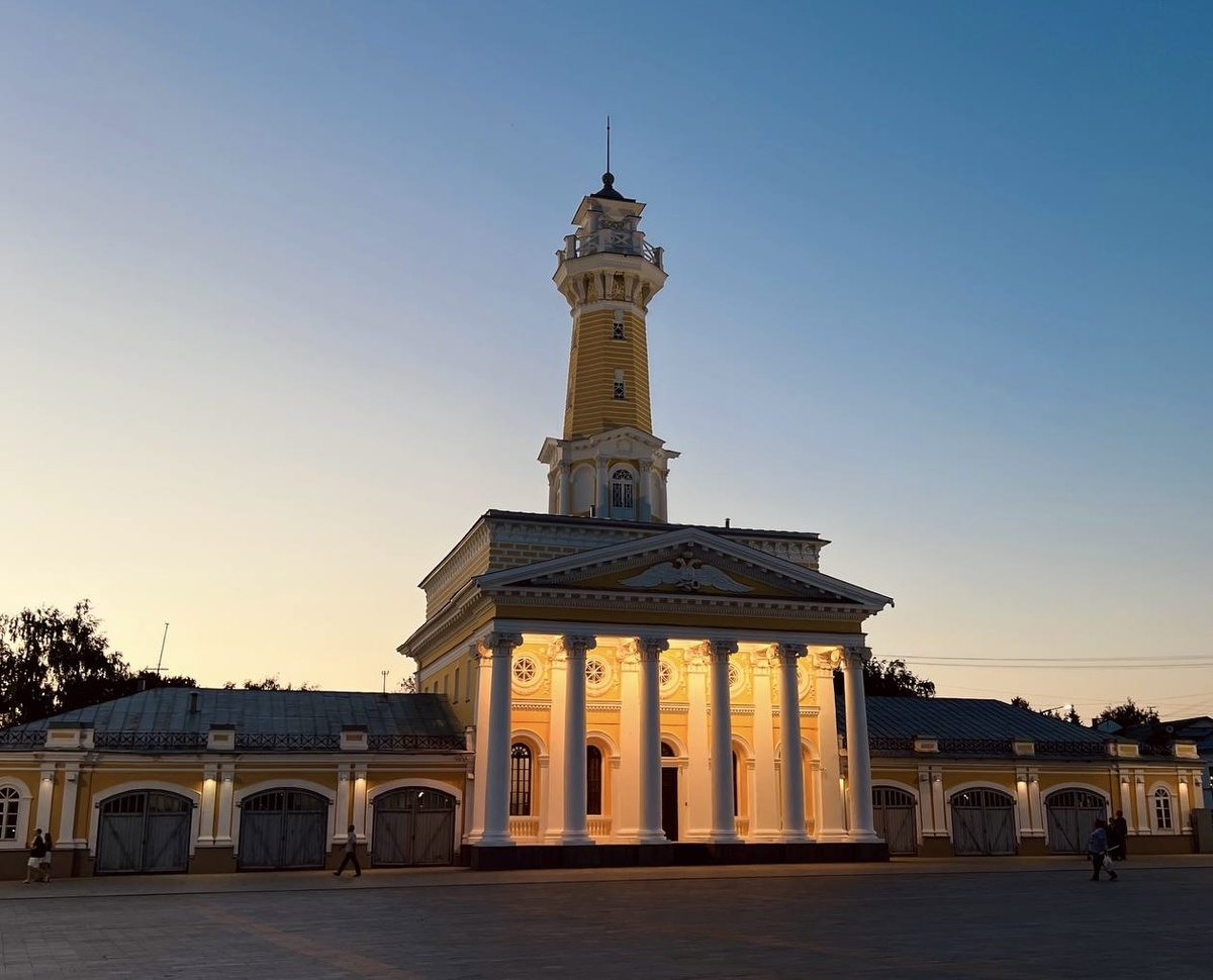 Один из символов Костромы - Пожарная каланча на Сусанинской площади  