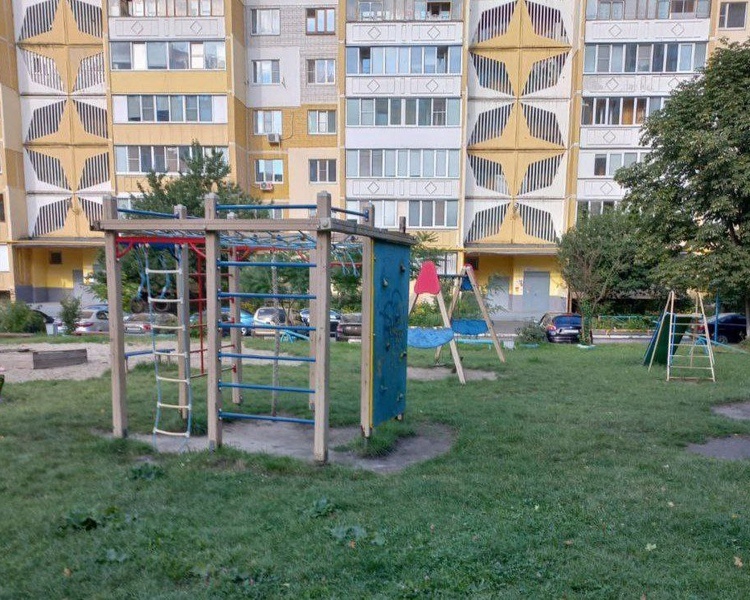     В Курске проверили более 70 дворов на благоустройство и содержание