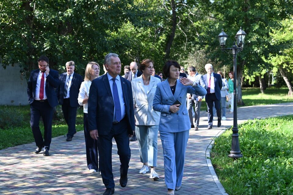    Визит краевого парламента в Славгород. Источник: Ксения Буденная, пресс-служба АКЗС