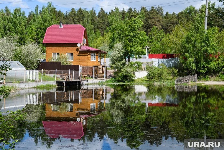    Дачу в черте города летом можно было купить за 750 000 рублей