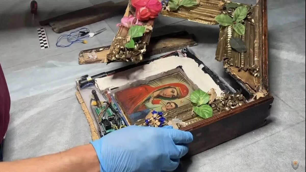 Икону со взрывчаткой изъяли у женщины в Крыму © Photo : Национальный антитеррористический комитет России