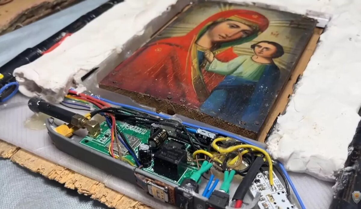 Икону со взрывчаткой изъяли у женщины в Крыму © Photo : Национальный антитеррористический комитет России