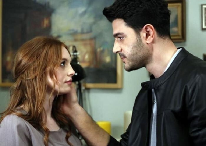 Мелис Сезен в сериале "Пятно"