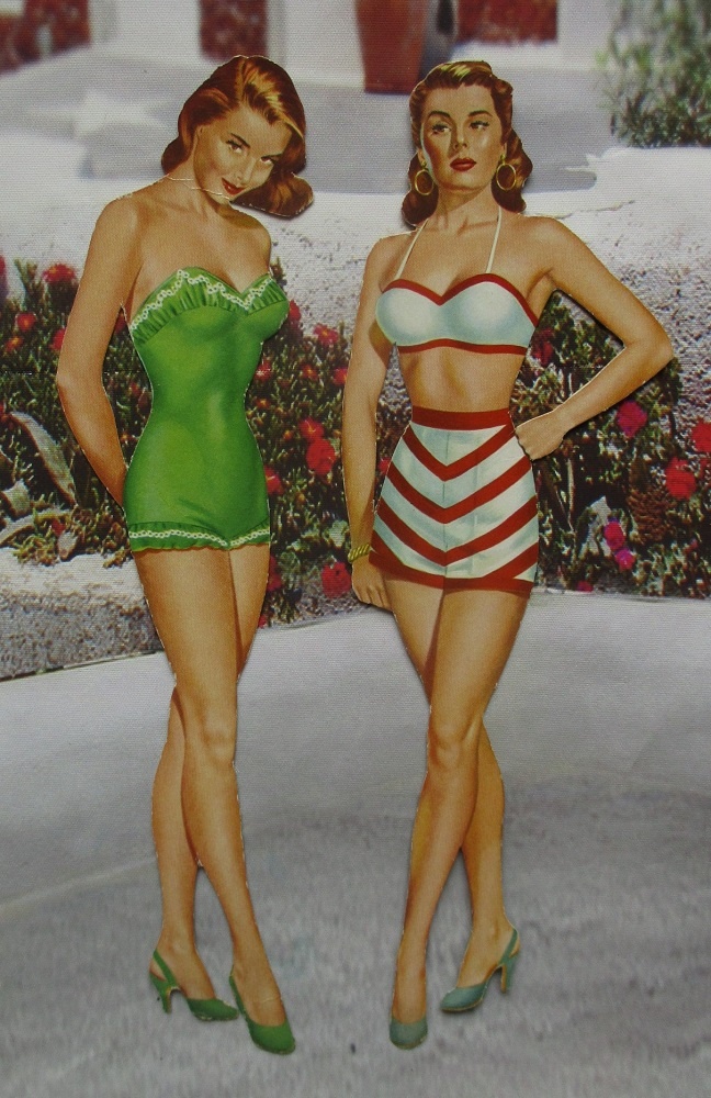 Две куклы набора в купальниках.