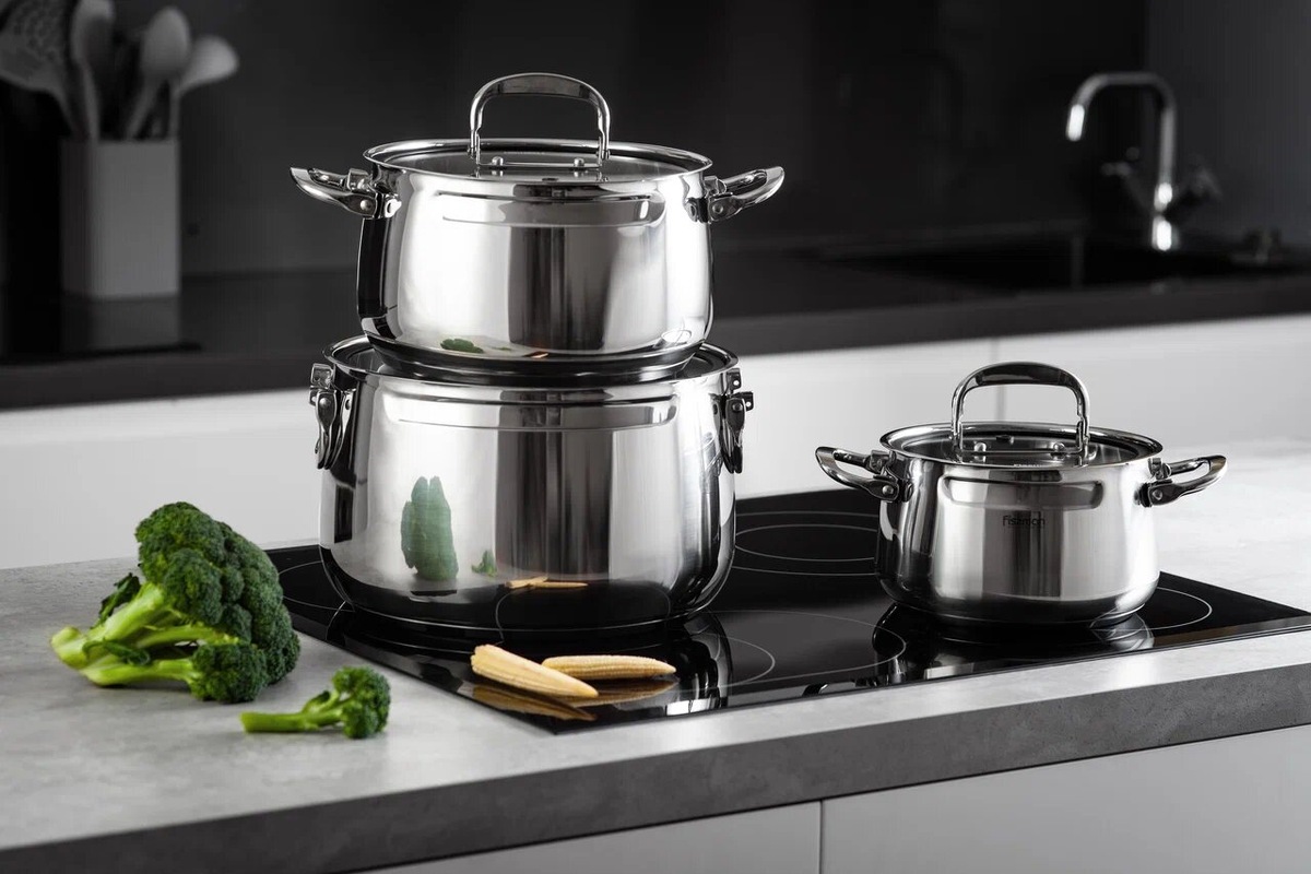 Коллекция IRON ELEGANCE от FISSMAN — это воплощение интеллектуального дизайна для современных кухонь. Серия создана для тех, кто ценит пространство, эстетику и инженерную продуманность в каждой детали.