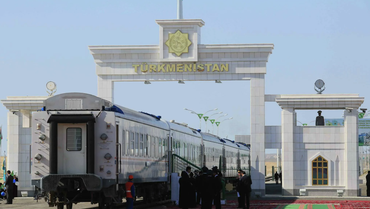 Такое фото нашел в открытых источниках. Граница Казахстана и Туркмении. 