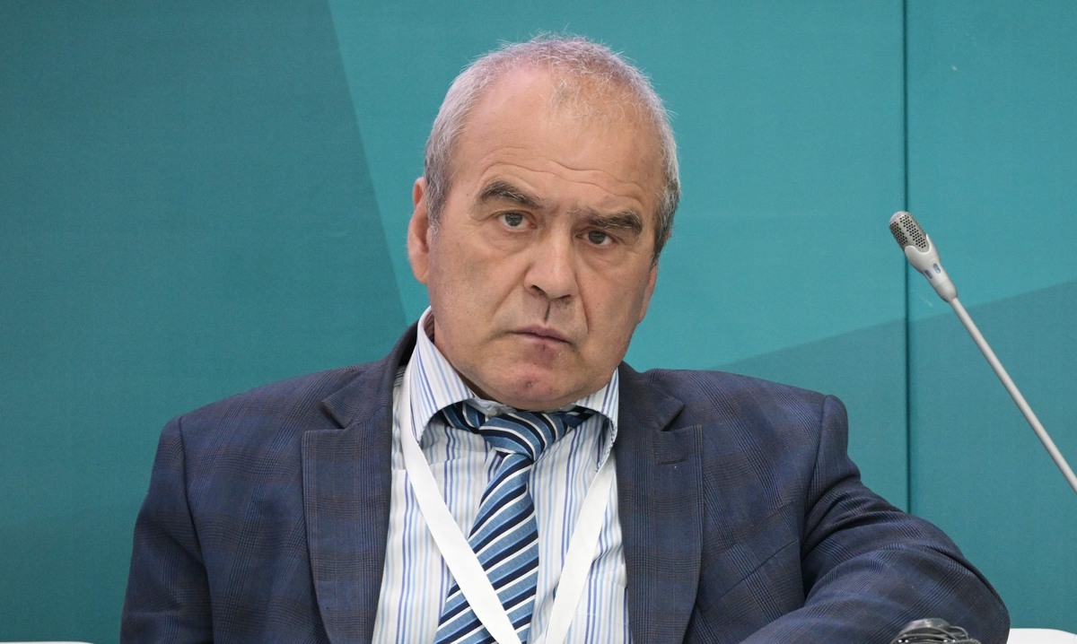 Вадим Хоменко — заведующий Центром органического сельского хозяйства и экологически чистой продукции Института прикладных исследований Академии наук РТ, президент Экономического общества РТ, руководитель регионального отделения Петровской академии наук и искусств, доктор экономических наук, профессор, член-корреспондент АН РТ, заслуженный деятель науки РТ
фото: Владимир Астапкович / АНО "Дирекция спортивных и социальных проектов"