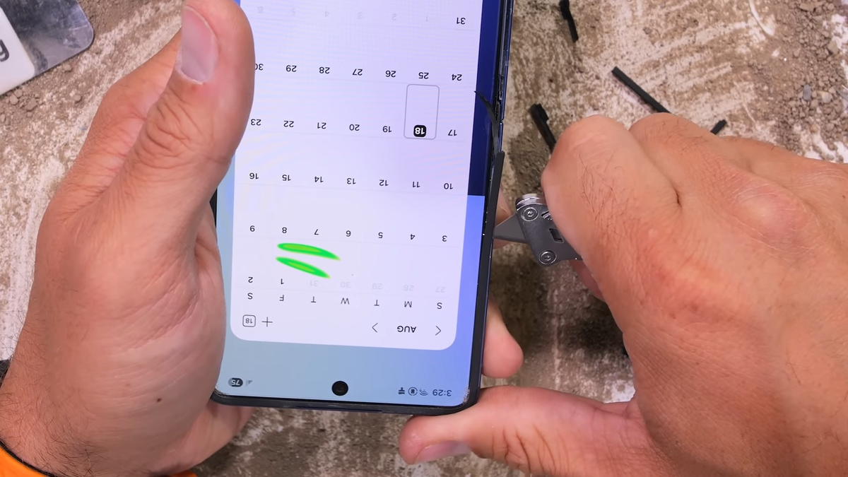    Блогер изучил «внутренний мир» Samsung Galaxy Z Flip7 [ВИДЕО]