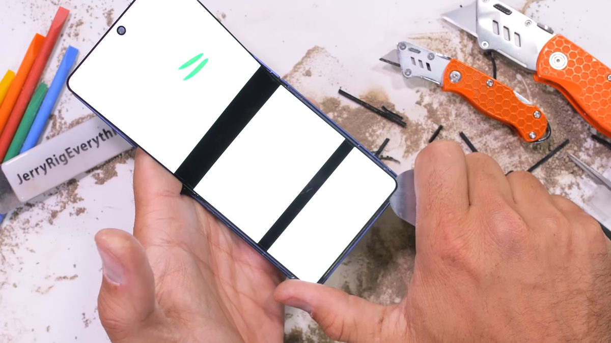    Блогер изучил «внутренний мир» Samsung Galaxy Z Flip7 [ВИДЕО]