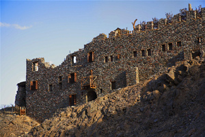 Замок Заман поистроен из камня без цемента и бетона