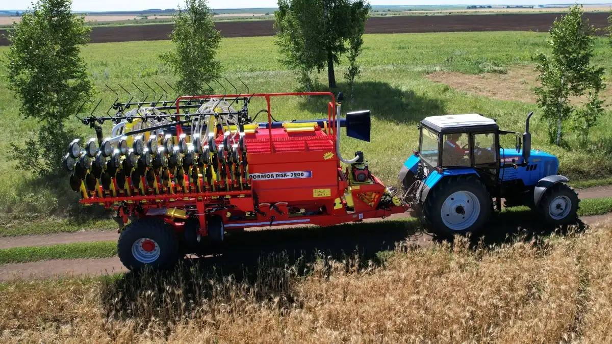 Фото: pk-agromaster.ru / ПК «Агромастер» / Ассоциация «Росспецмаш»Новый дисковый посевной комплекс Agrator Disk 7200 в полях