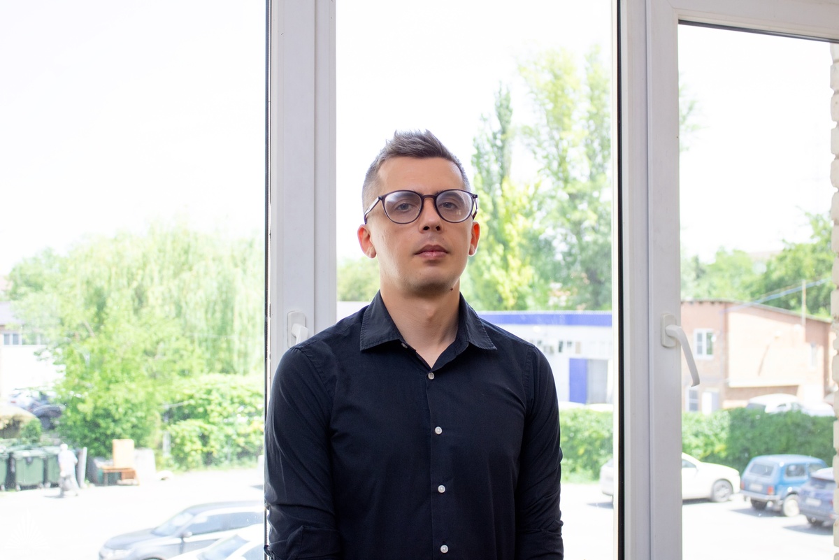 Ведущий научный сотрудник кафедры океанологии Института наук о Земле ЮФУ, участник программы постдоков ЮФУ в рамках Программы развития «Приоритет-2030» Денис Кривогуз