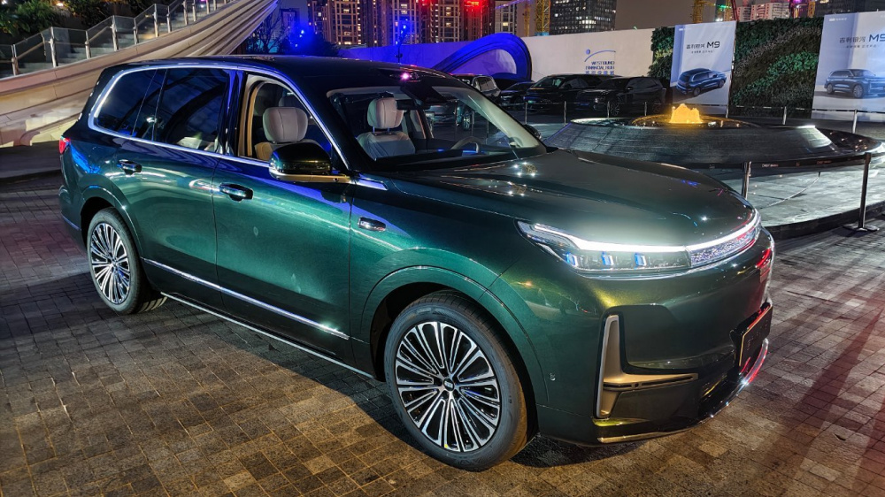 Кроссовер geely Galaxy M9 во время церемонии старта предзаказов / фото из соцсети