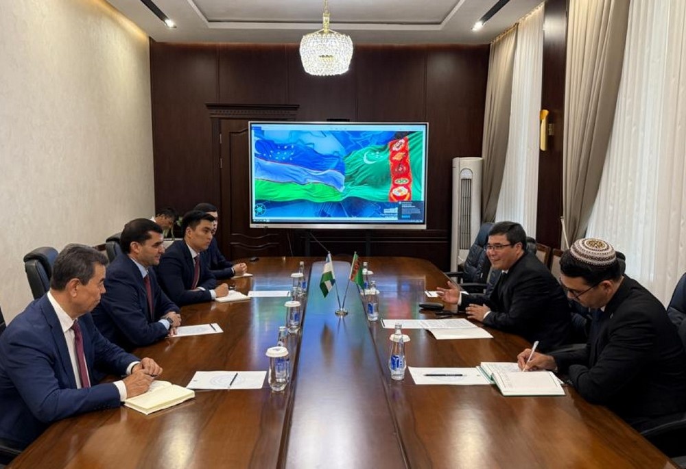 Встреча туркменского посла Шадурды Мередова с министром здравоохранения Узбекистана Асилбеком Худаяровым, 22 августа, 2025 г., Ташкент, Узбекистан (Фото: Минздрав Узбекистана)