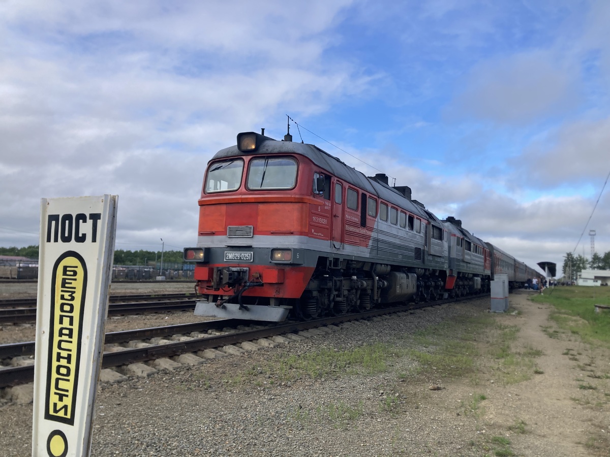 перед отправлением поезда на ст. Ноглики