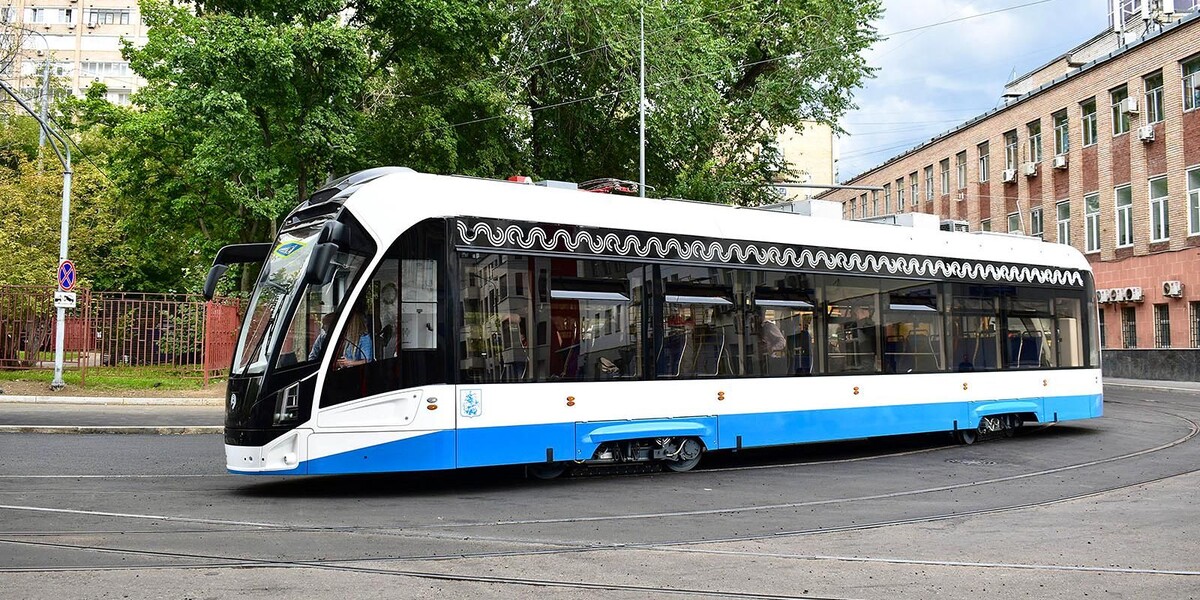 📷 1.1: Трамвай «Львёнок-Москва» после съезда с Трифоновской улицы (кадры обкатки) | пресс-служба Департамента транспорта и развития дорожно-транспортной инфраструктуры города Москвы. mos.ru