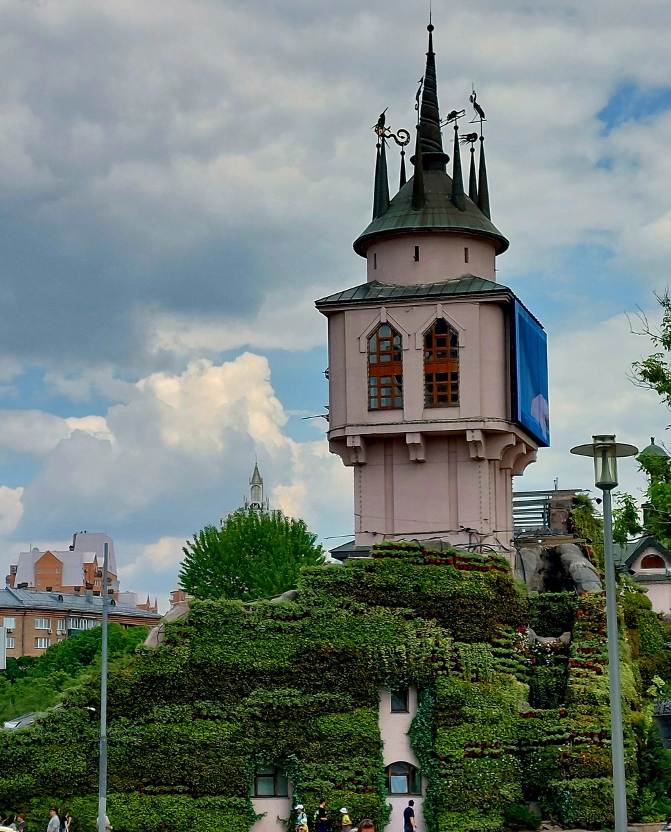 Главный вход в Московский зоопарк 