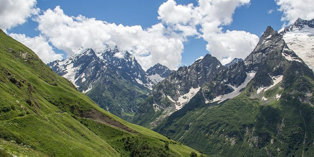 Фото с сайта https://lenatour-rostov.ru/shkolnye-tury/programmy-turov-dlya-shkolnyh-grupp/tury-v-dombaj-dlya-shkolnyh-grupp/dombaj. Взято с Яндекс.Картинки