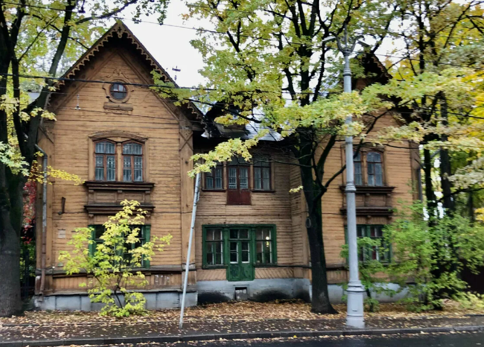 Дом с вековой нестанадртной историей