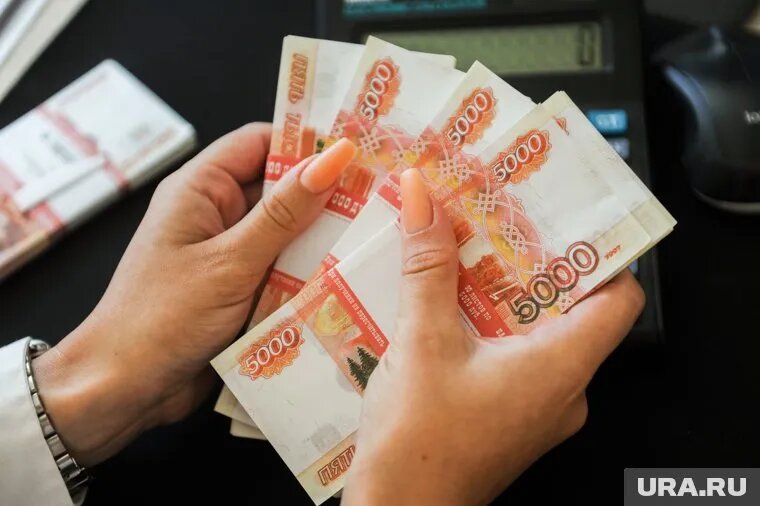 Новые учебники — школьникам, новый заработок — родителям: что изменится в жизни россиян с 1 сентября