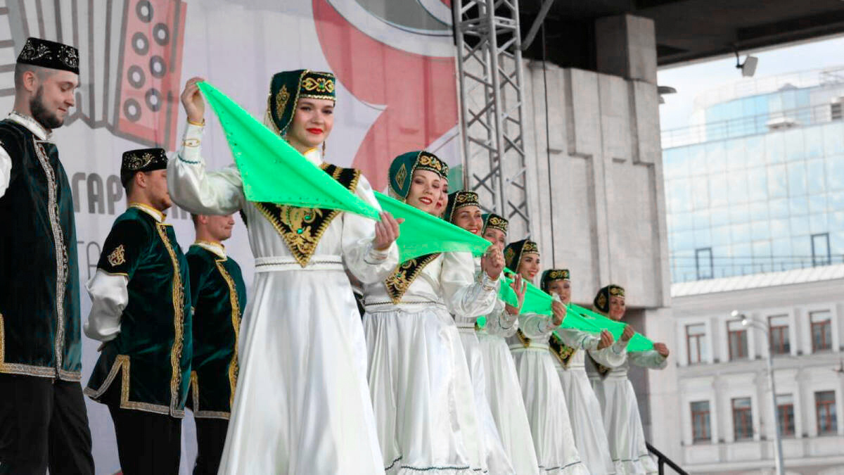 С Днем Республики Татарстан Источник фото: Министерство по делам молодежи РТ