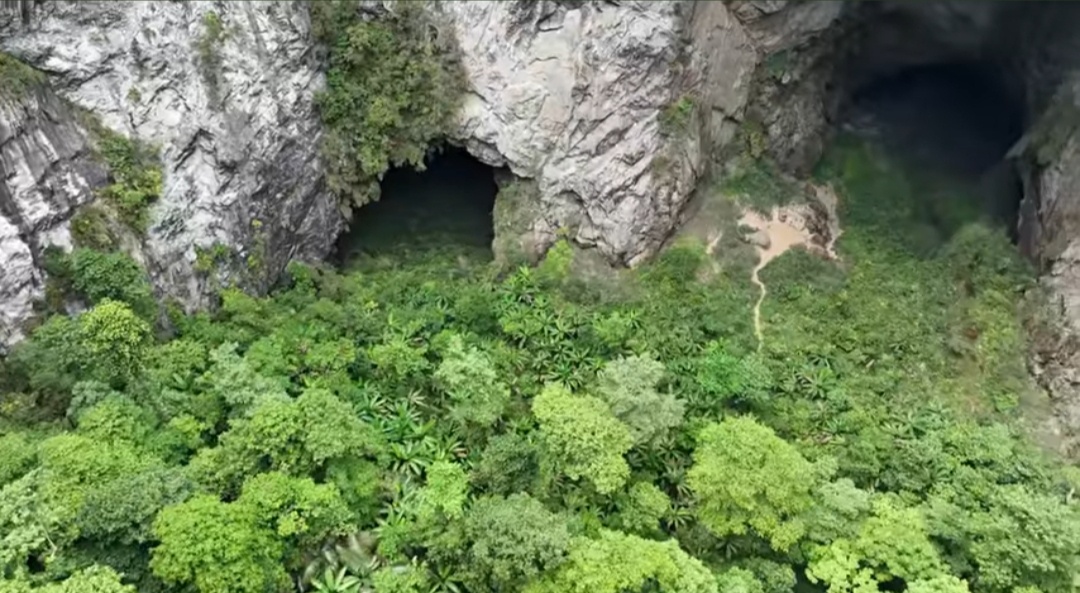 Шондонг — самая большая пещера в мире.