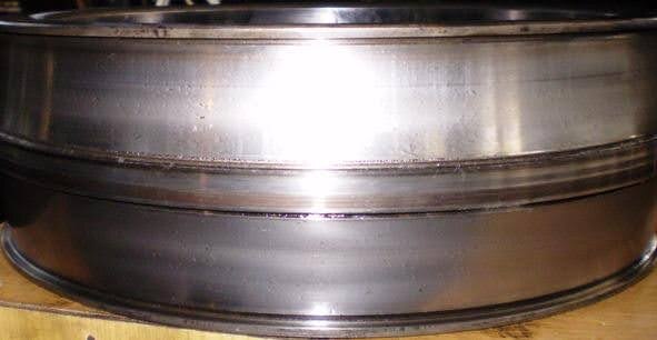 Непрерывный след износа беговой дорожки внутреннего кольца подшипника при действии радиальной силы, постоянной по направлению